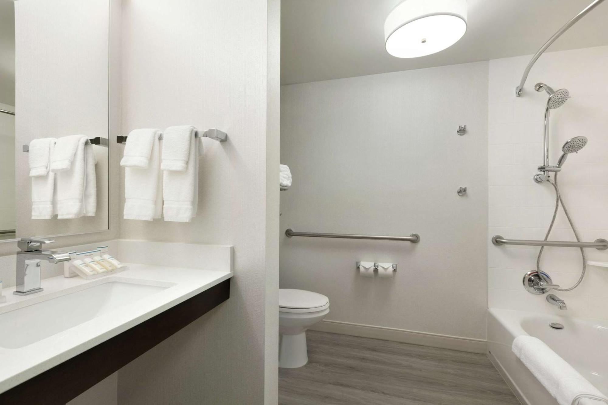 Hilton Garden Inn Купертино Екстериор снимка