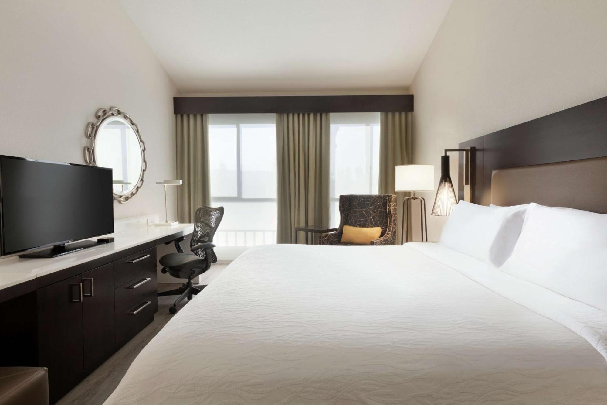 Hilton Garden Inn Купертино Екстериор снимка