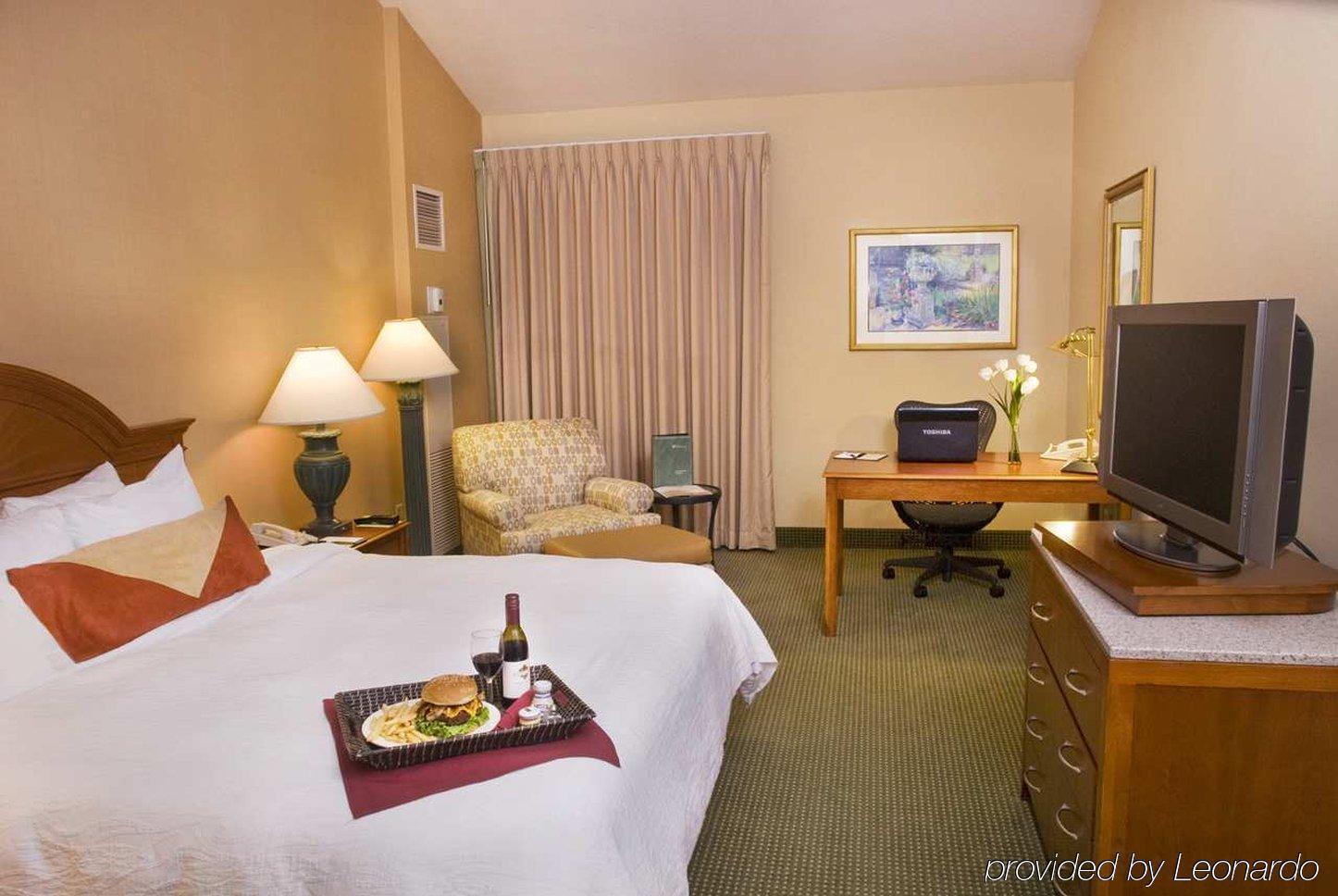 Hilton Garden Inn Купертино Стая снимка