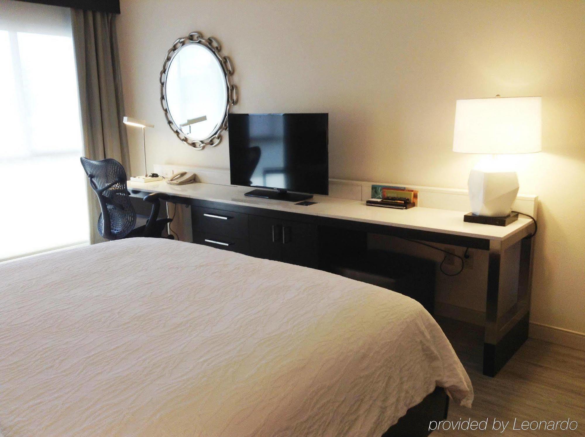 Hilton Garden Inn Купертино Екстериор снимка